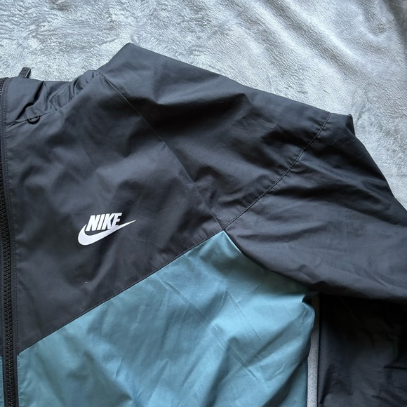 Nike Jacket - Picture 3 of 9